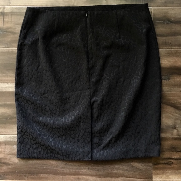 NWOT New York & Company Skirt: Cheetah Print - Picture 2 of 6